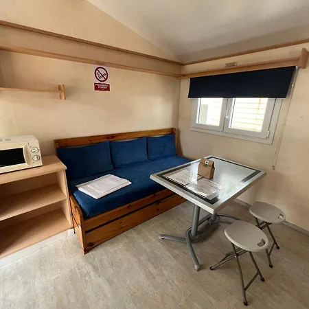 Camping El Llac De Banyoles
