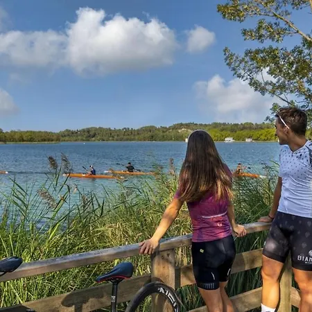 El Llac De Banyoles مكان تخييم